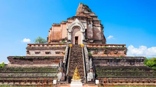 Explore-Charming-Chiang-Mai-on-Foot-Wat-Chedi-Luang